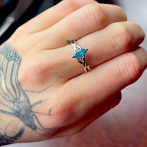 10K White Gold Auquamarine with Diamond Accents Ring